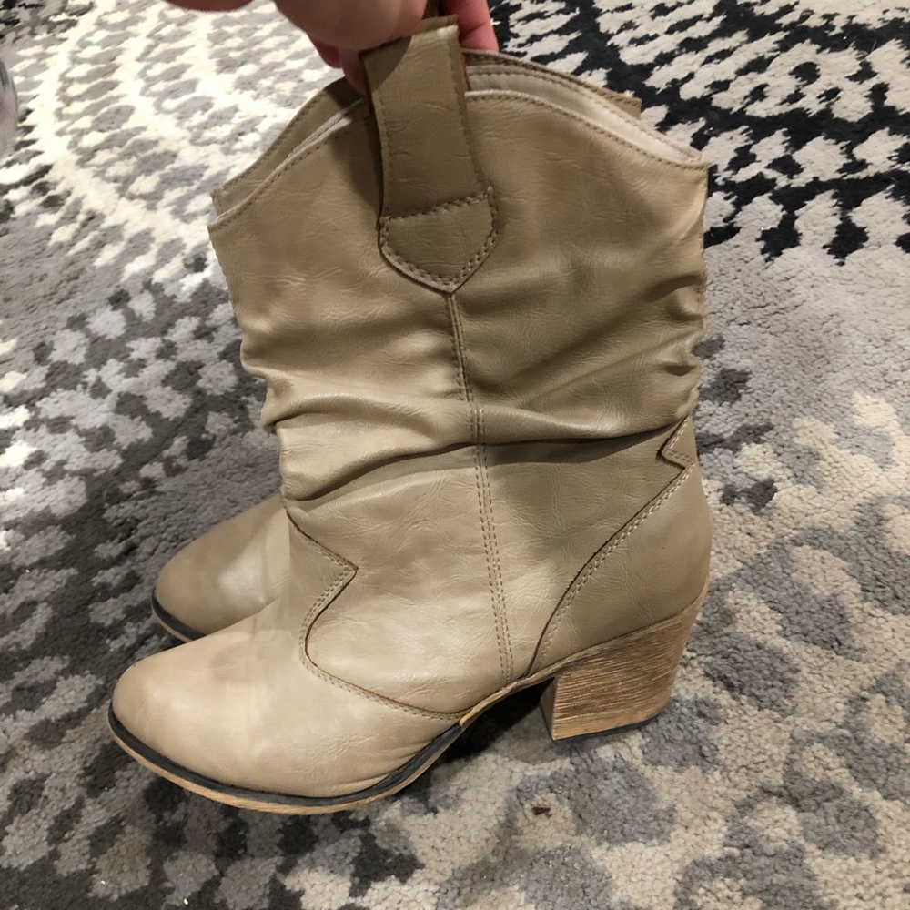 Short tan booties!